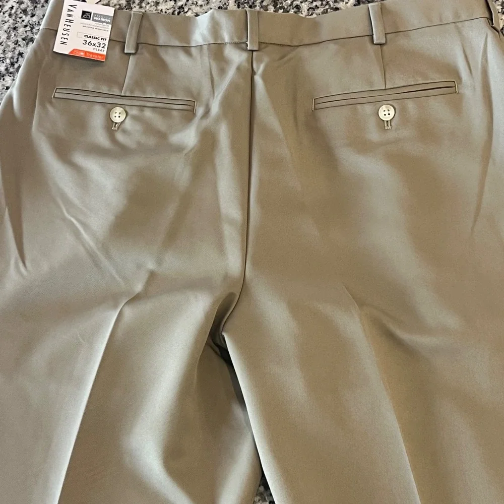NWT Van Heusen Premium No Iron‎ Classic Fit Pleat Pants Mens 36x32 Khaki Cuffed